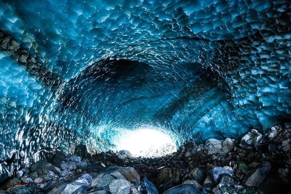 Glacier cave – excursion into the ice