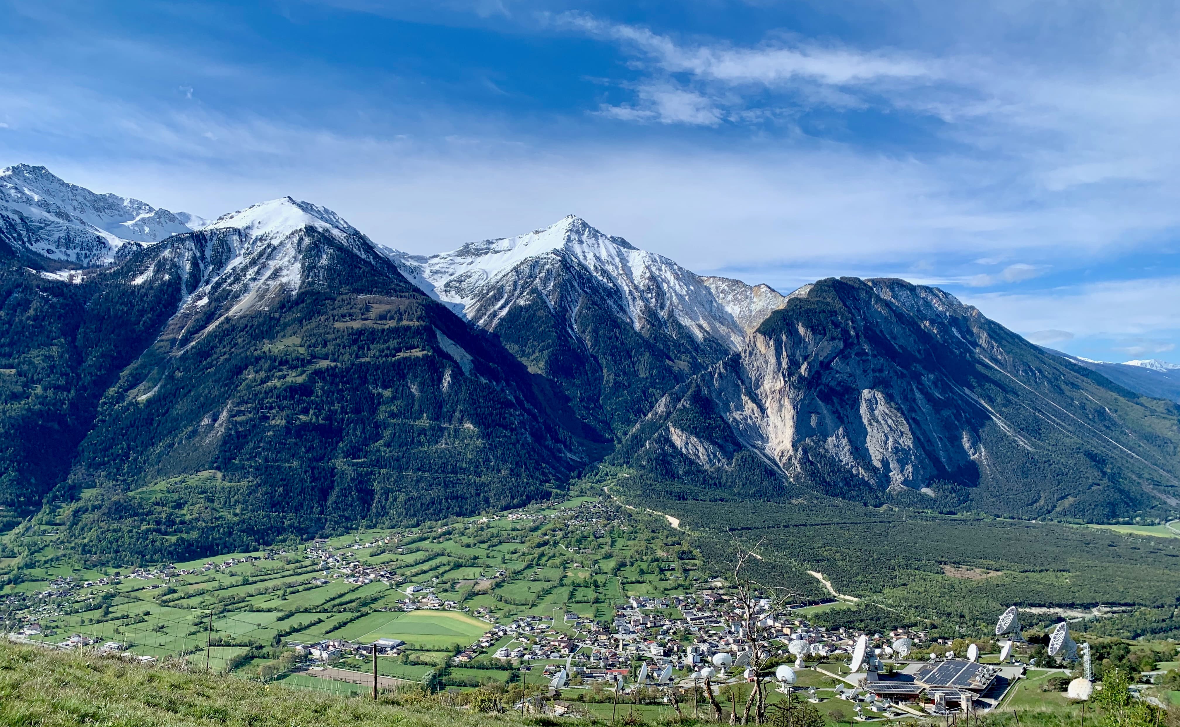 Spring hike above the Rhône valley