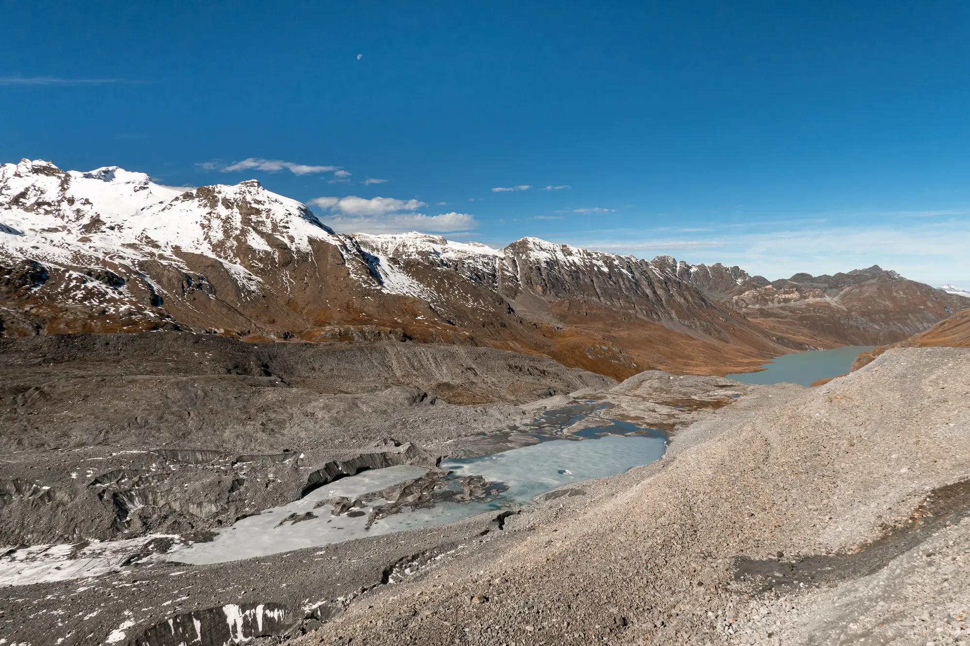 Gletschersee am Ende des Glacier de Cheilon, entstanden durch das Abschmelzen des Gletschers