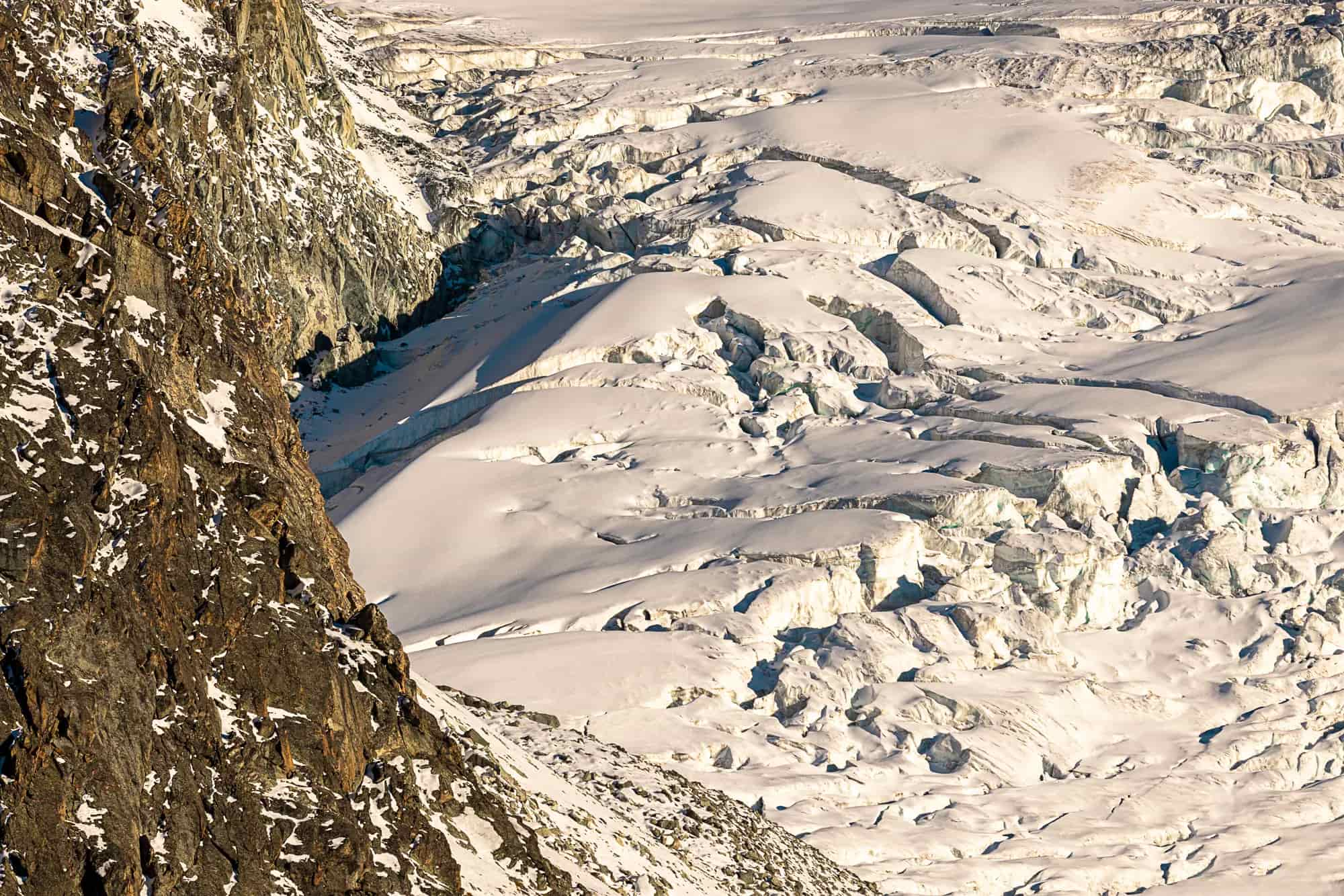Increasing alpine dangers as well as unpredictability and shorter time windows for high alpine tours are already creating more difficult conditions for mountaineering.